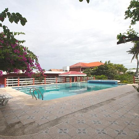 Oyo 853 Malapascua Beach And Dive Resort Exterior foto